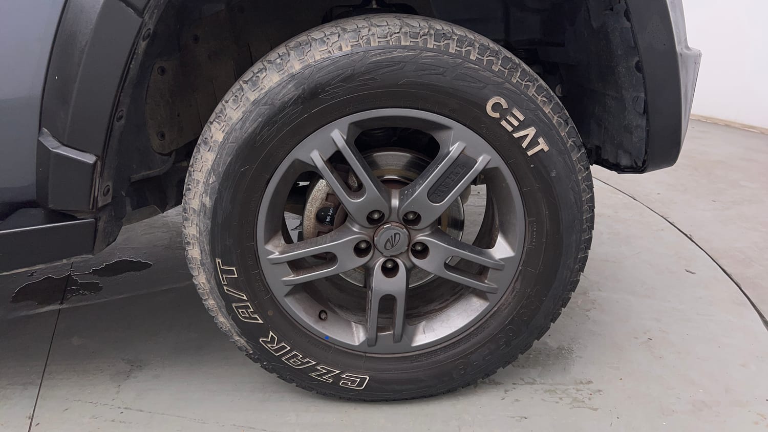 Used 2022 mahindra Thar LX Hard Top Petrol AT 4WD Petrol Automatic tyres RIGHT FRONT TYRE RIM VIEW