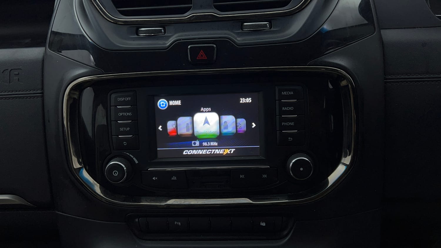 Used 2017 Tata Hexa XM 4x2 7 STR Diesel Manual top_features Integrated (in-dash) music system