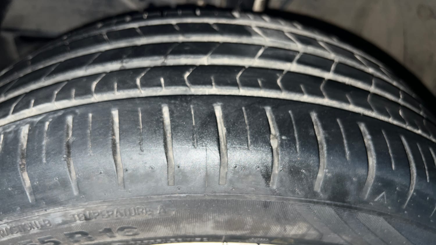 Used 2023 Maruti Suzuki Baleno Zeta MT Petrol Manual tyres LEFT FRONT TYRE TREAD VIEW