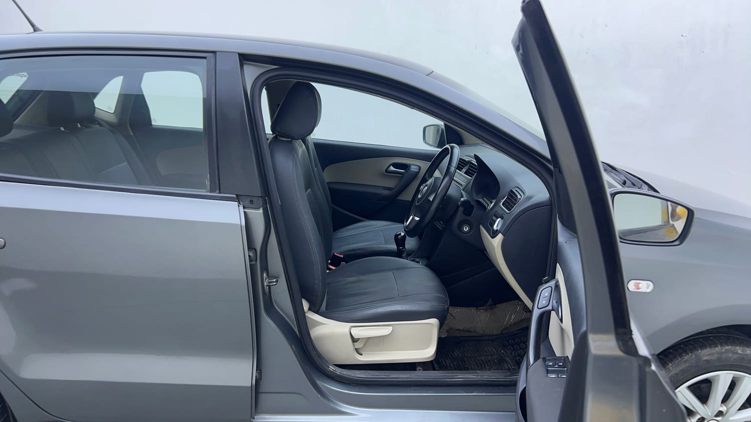 Used 2013 Volkswagen Polo Highline1.2L (P) Petrol Manual interior RIGHT SIDE FRONT DOOR CABIN VIEW