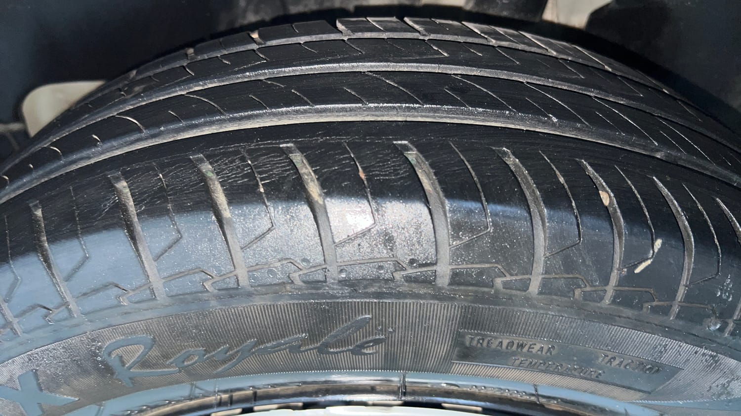 Used 2022 Maruti Suzuki Swift VXi AMT Petrol Automatic tyres LEFT REAR TYRE TREAD VIEW