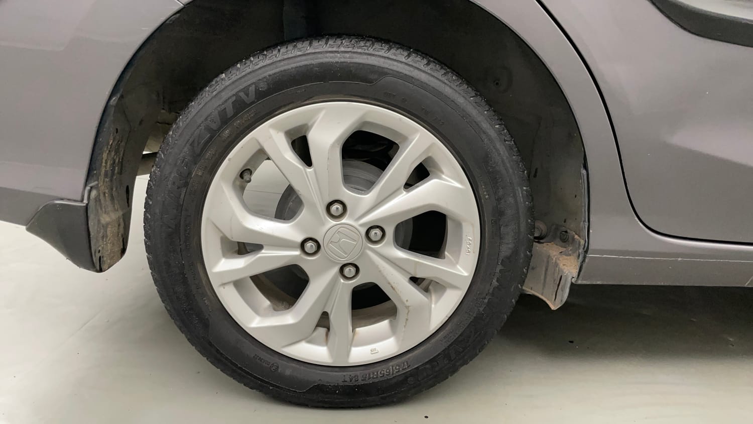 Used 2018 Honda Amaze 1.2 V MT Petrol Petrol Manual tyres RIGHT REAR TYRE RIM VIEW