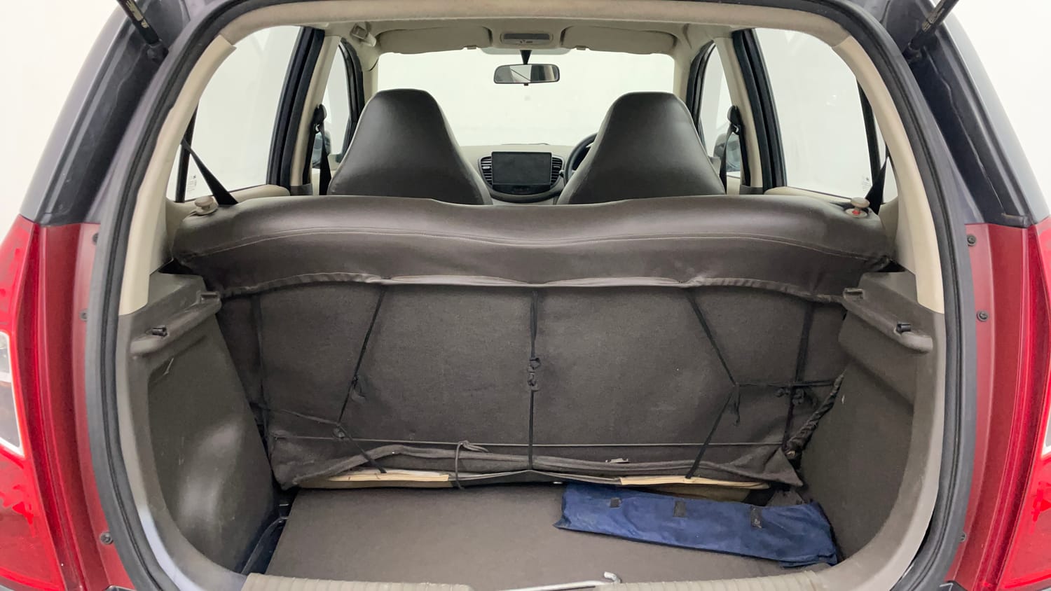 Used 2014 Hyundai i10 Sportz 1.1 iRDE2 Petrol Manual interior DICKY INSIDE VIEW