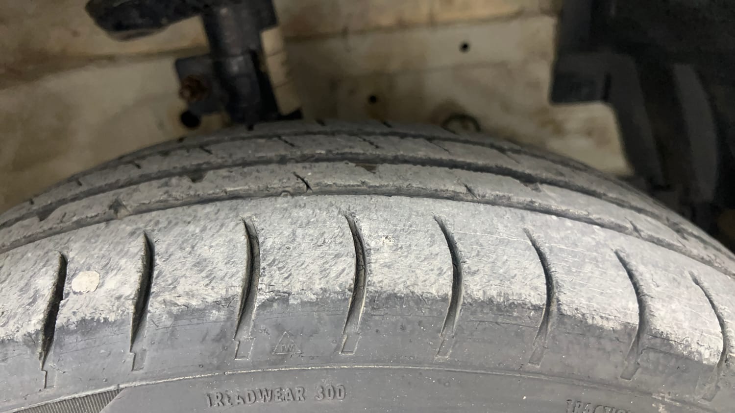 Used 2012 Maruti Suzuki Swift VDi Diesel Manual tyres RIGHT FRONT TYRE TREAD VIEW