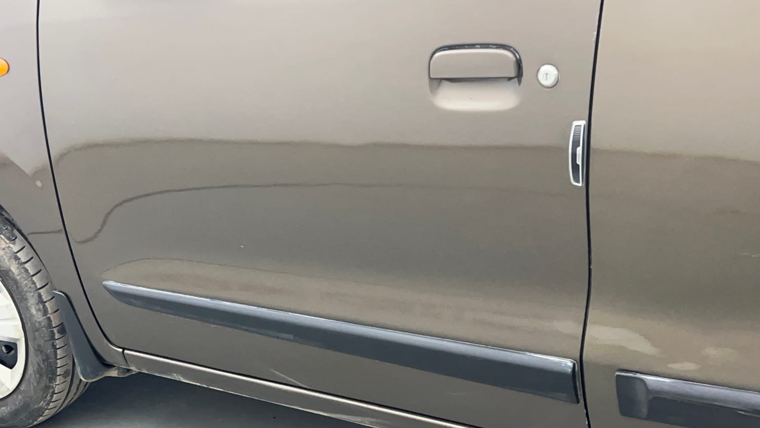 Used 2017 Maruti Suzuki Wagon R VXI Petrol Manual dents MINOR SCRATCH