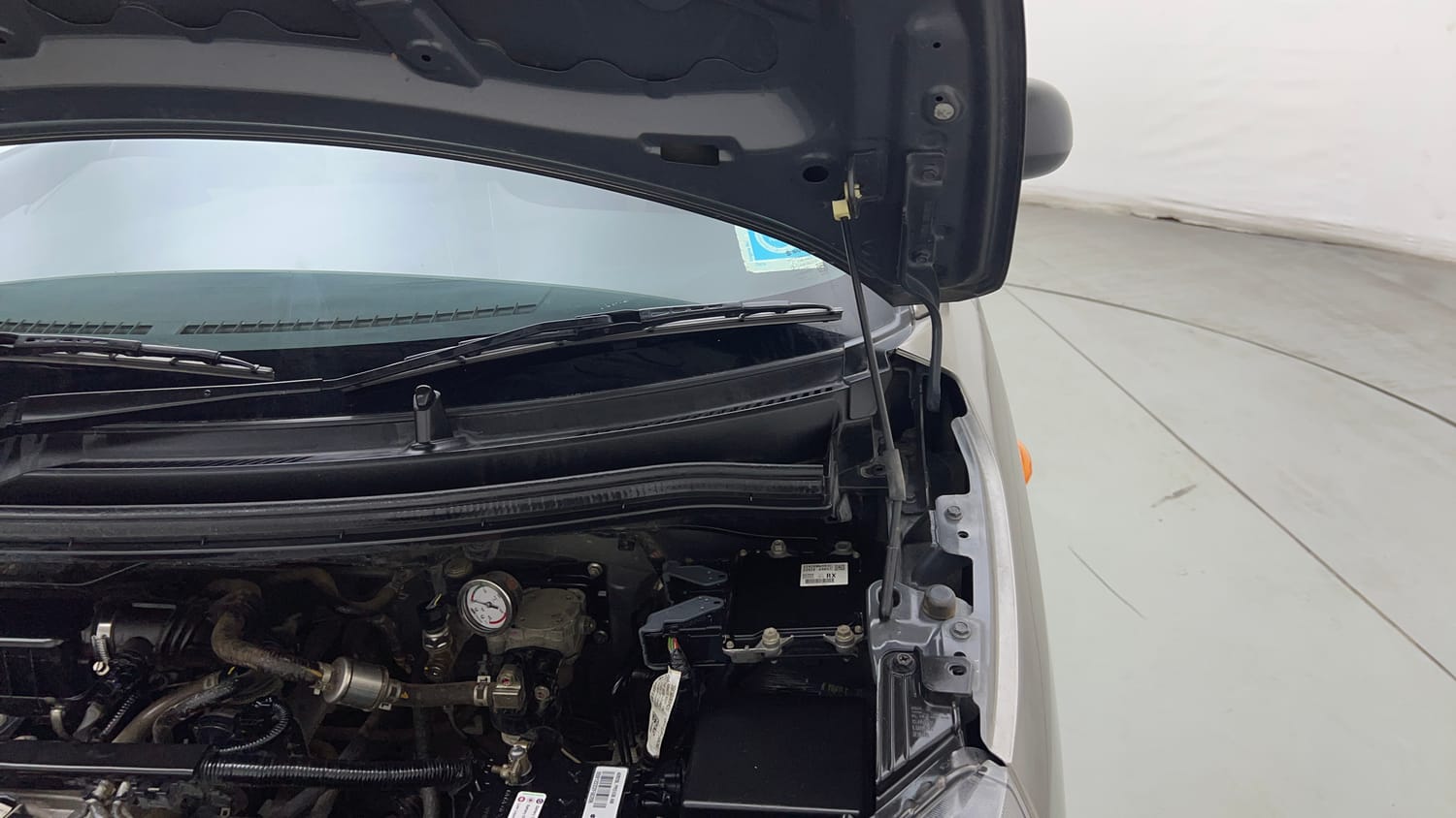 Used 2020 Maruti Suzuki Wagon R LXi 1.0 CNG Cng Manual engine ENGINE LEFT SIDE HINGE & APRON VIEW