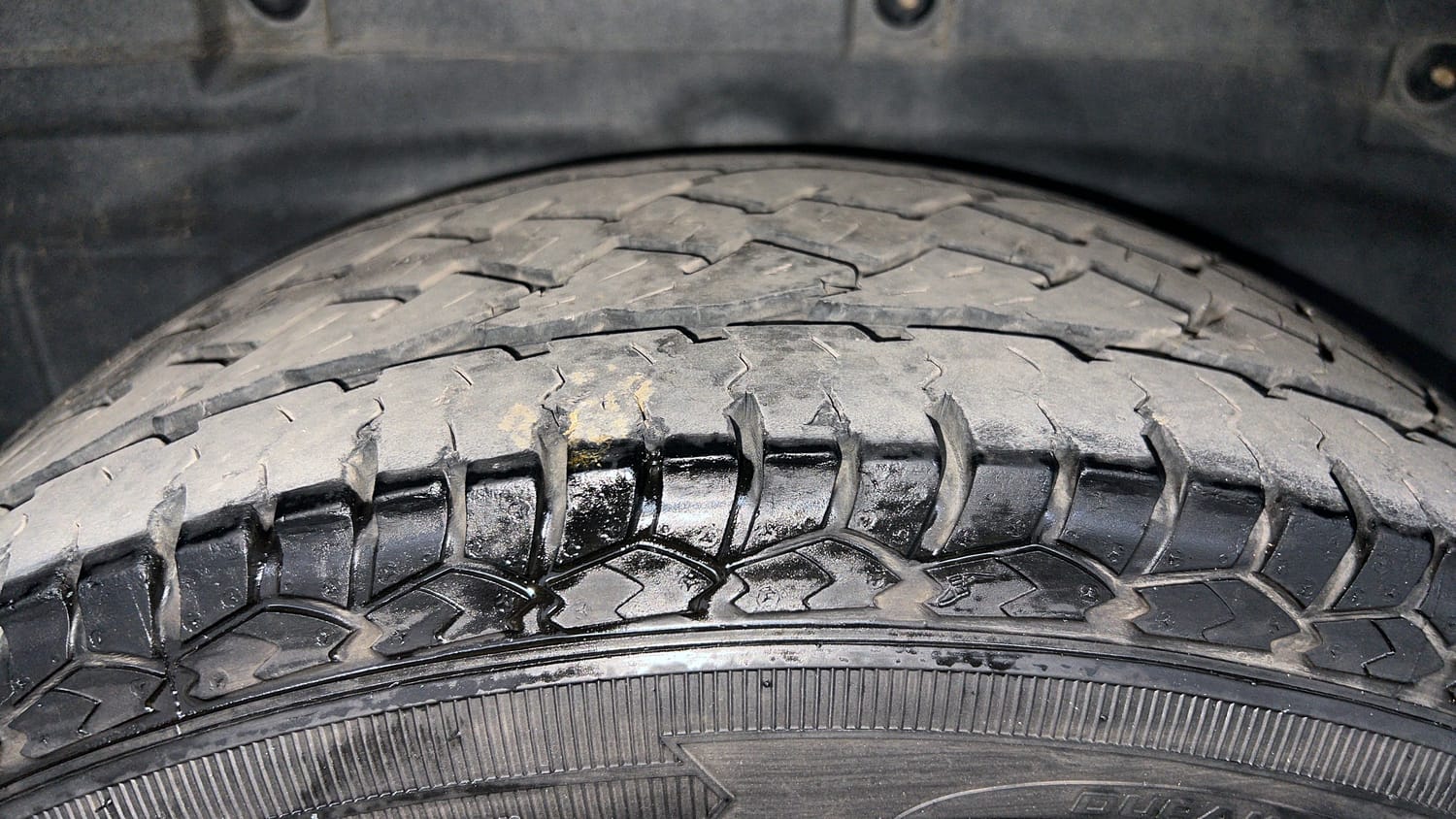 Used 2017 Tata Hexa XM 4x2 7 STR Diesel Manual tyres RIGHT REAR TYRE TREAD VIEW