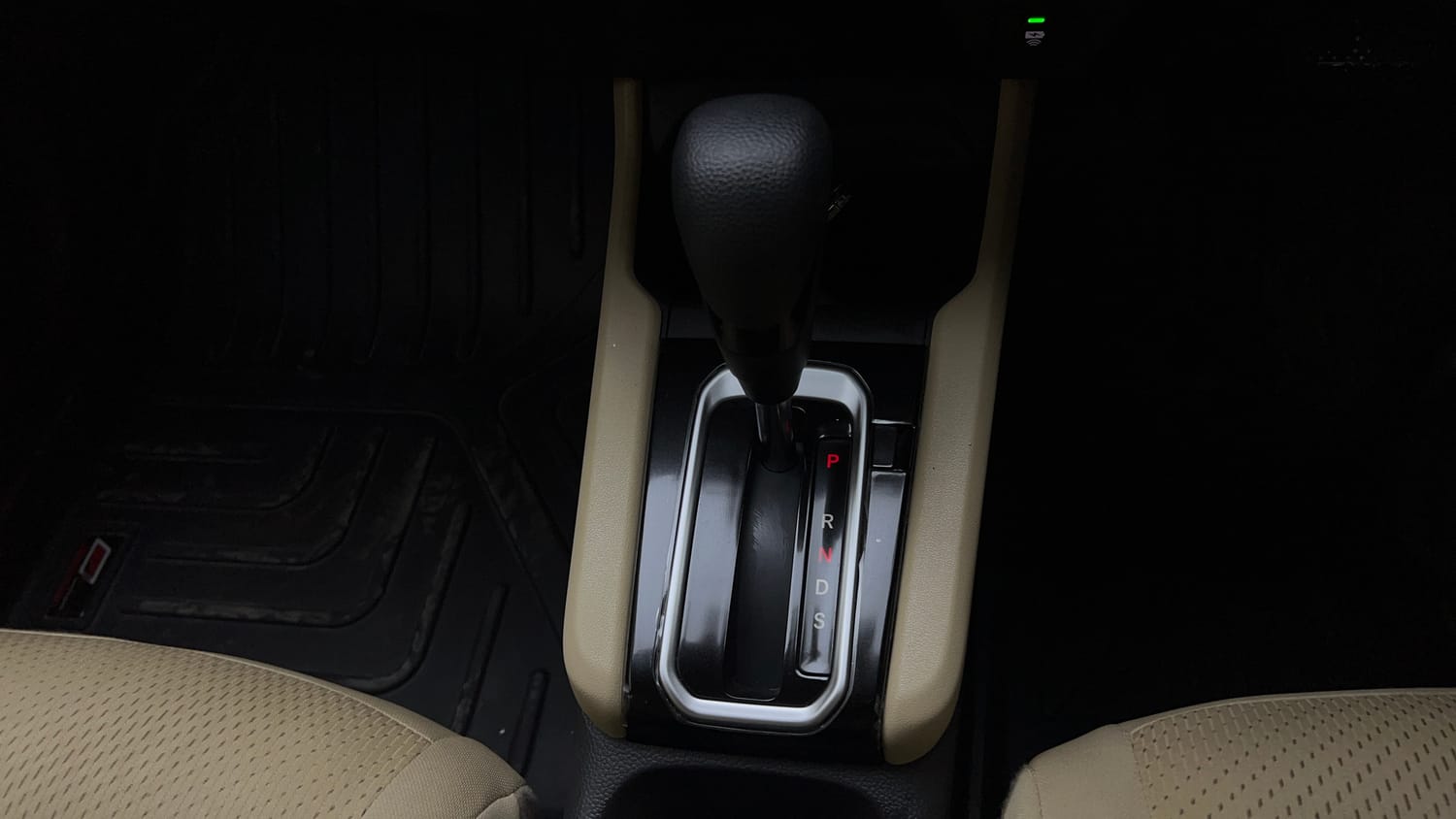 Used 2025 Honda Amaze VX 1.2 Petrol CVT Petrol Automatic interior GEAR  KNOB VIEW