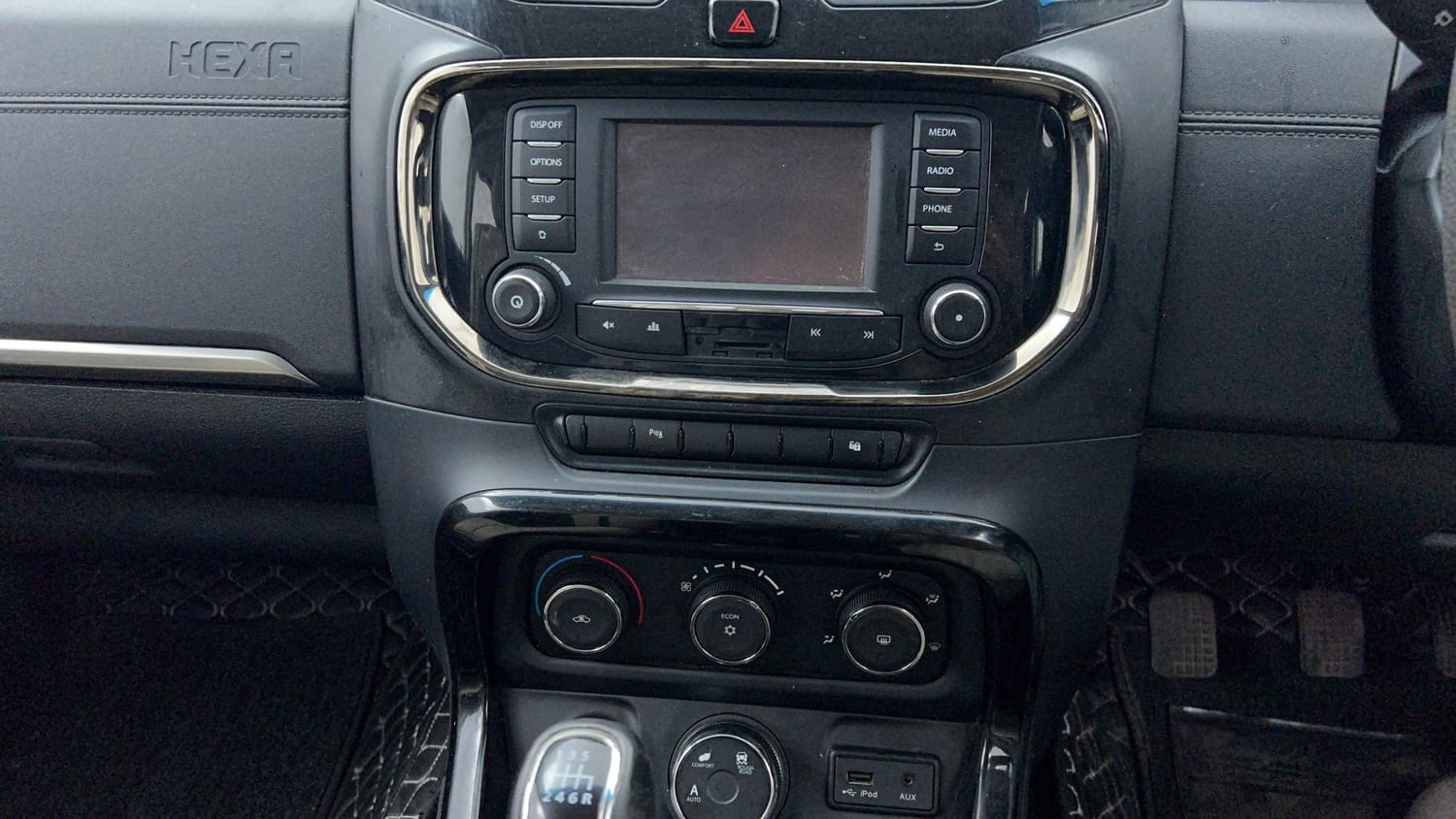 Used 2017 Tata Hexa XM 4x2 7 STR Diesel Manual top_features Touch screen infotainment system