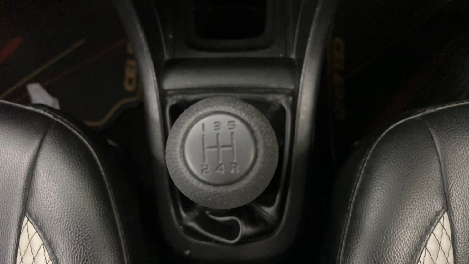 Used 2015 Maruti Suzuki Swift VXi Petrol Manual interior GEAR  KNOB VIEW