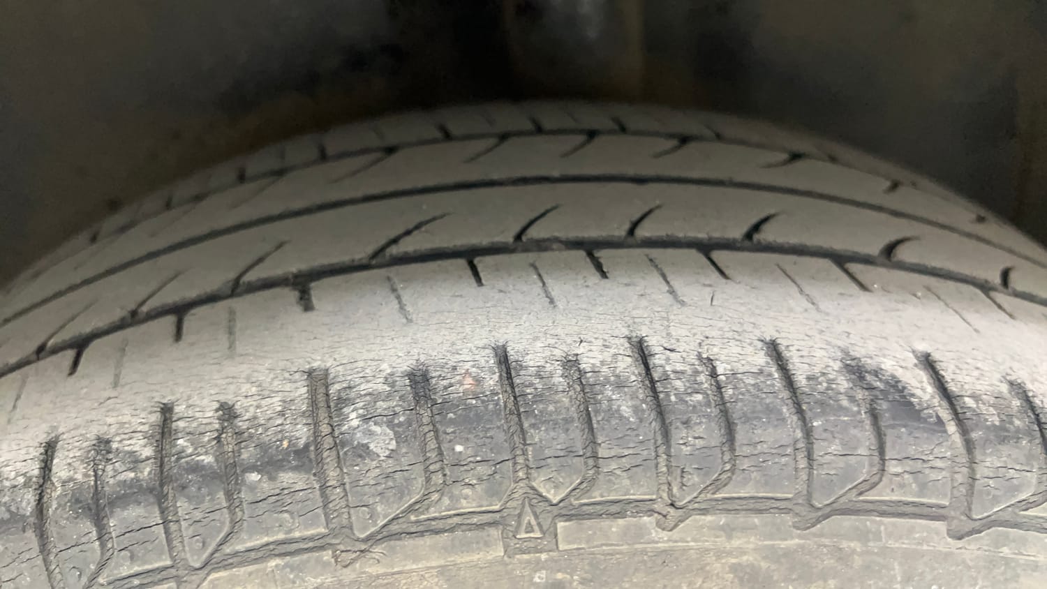 Used 2019 Volkswagen Ameo Highline Plus 1.5L AT (D)16 Alloy Diesel Automatic tyres LEFT REAR TYRE TREAD VIEW