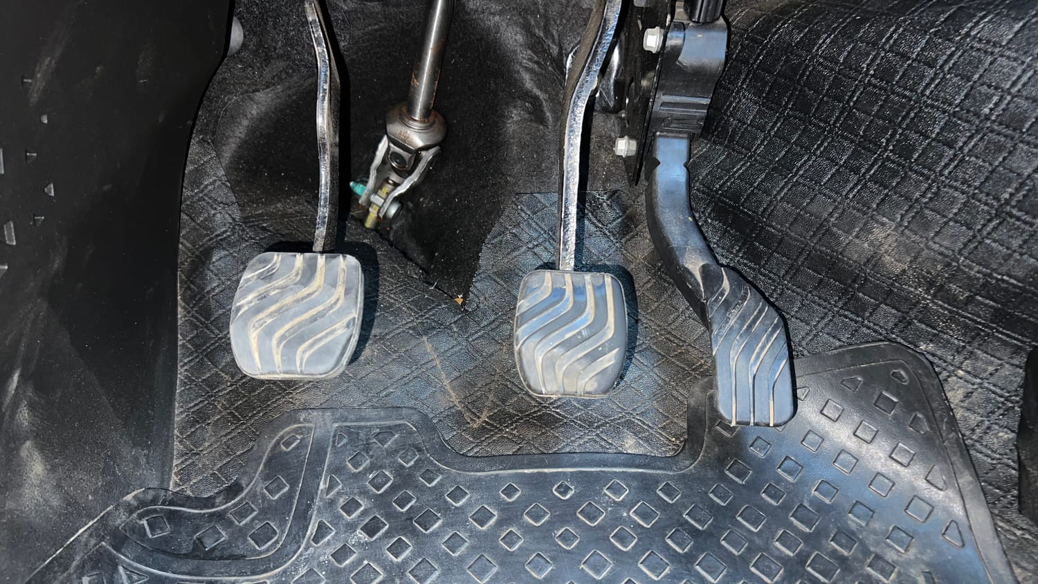 Used 2022 Renault Kiger RXT MT Petrol Manual interior PEDALS VIEW