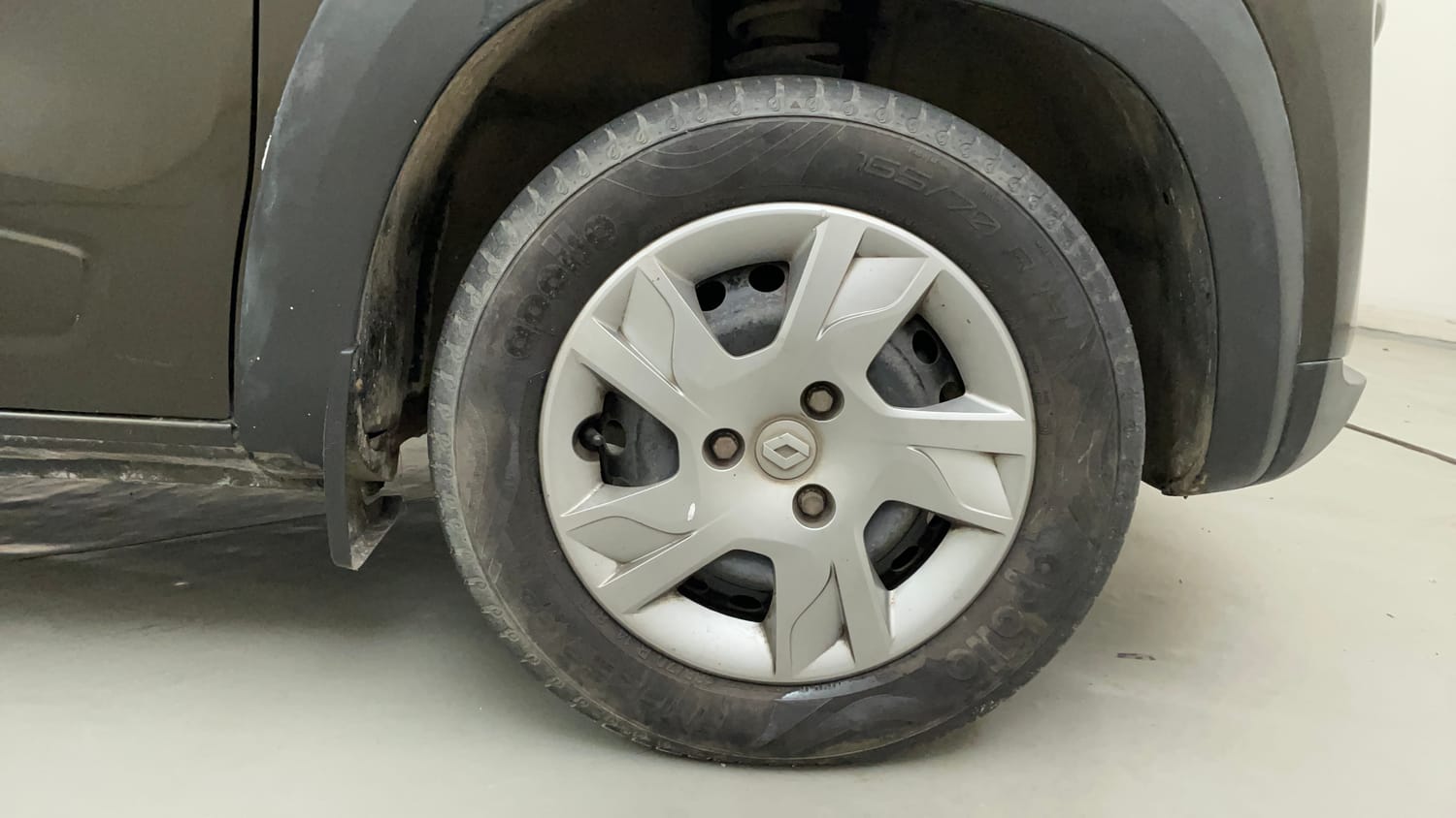 Used 2021 Renault Kwid RXT 1.0 AMT Opt Petrol Automatic tyres RIGHT FRONT TYRE RIM VIEW