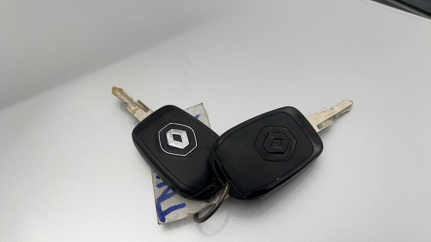 Used 2021 Renault Kwid RXT 1.0 AMT Opt Petrol Automatic extra CAR KEY VIEW