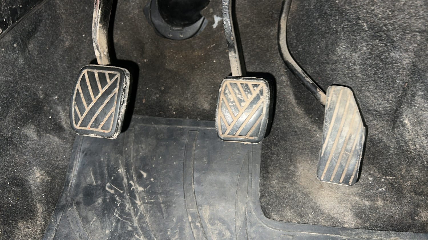 Used 2015 Maruti Suzuki Wagon R VXI Petrol Manual interior PEDALS VIEW