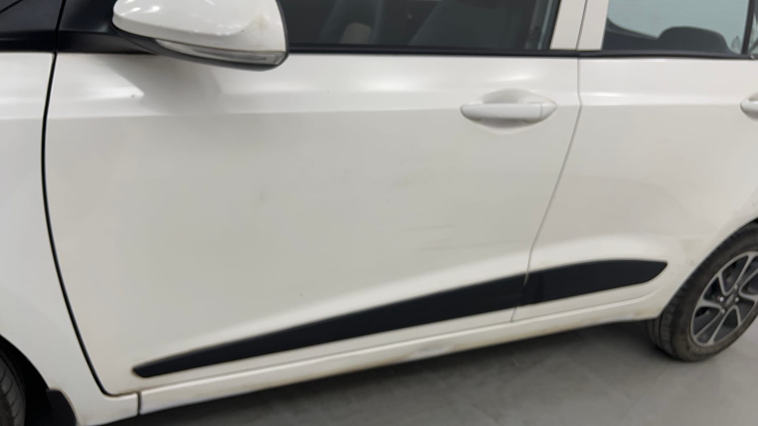 Used 2018 Hyundai Grand i10 Sportz AT 1.2 Kappa VTVT Petrol Automatic dents MINOR SCRATCH