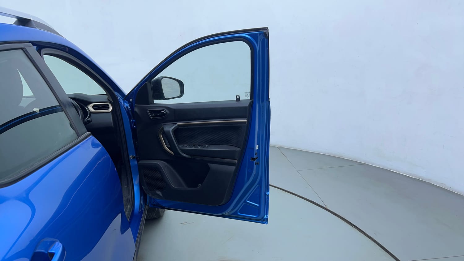 Used 2022 Renault Kiger RXT MT Petrol Manual interior RIGHT FRONT DOOR OPEN VIEW