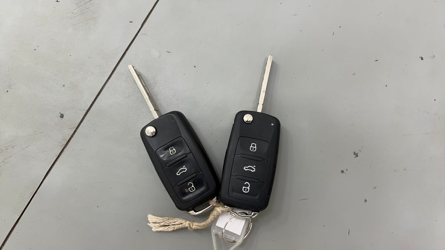 Used 2019 Volkswagen Ameo Highline Plus 1.5L AT (D)16 Alloy Diesel Automatic extra CAR KEY VIEW