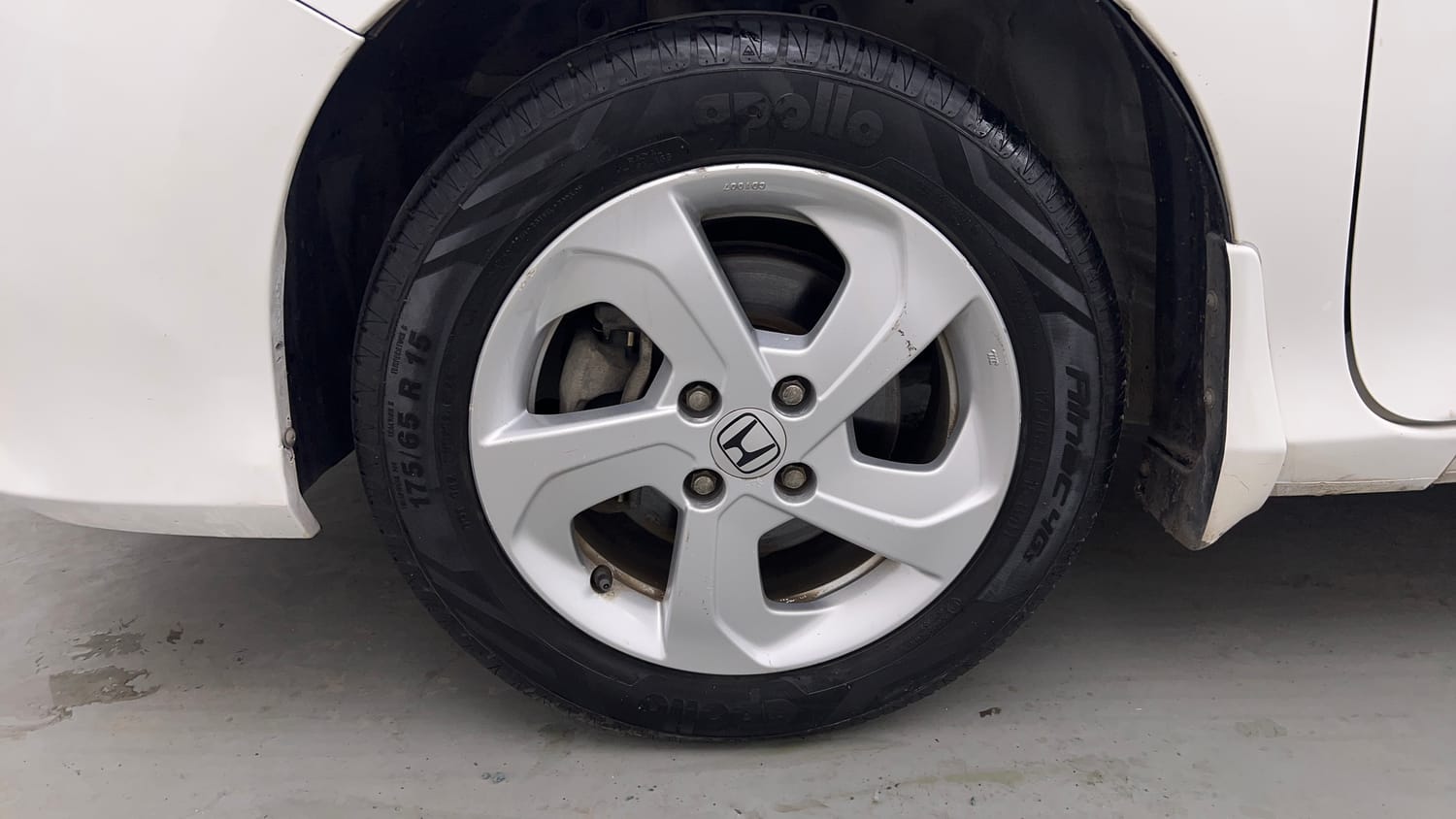 Used 2017 Honda City V Petrol Manual tyres LEFT FRONT TYRE RIM VIEW