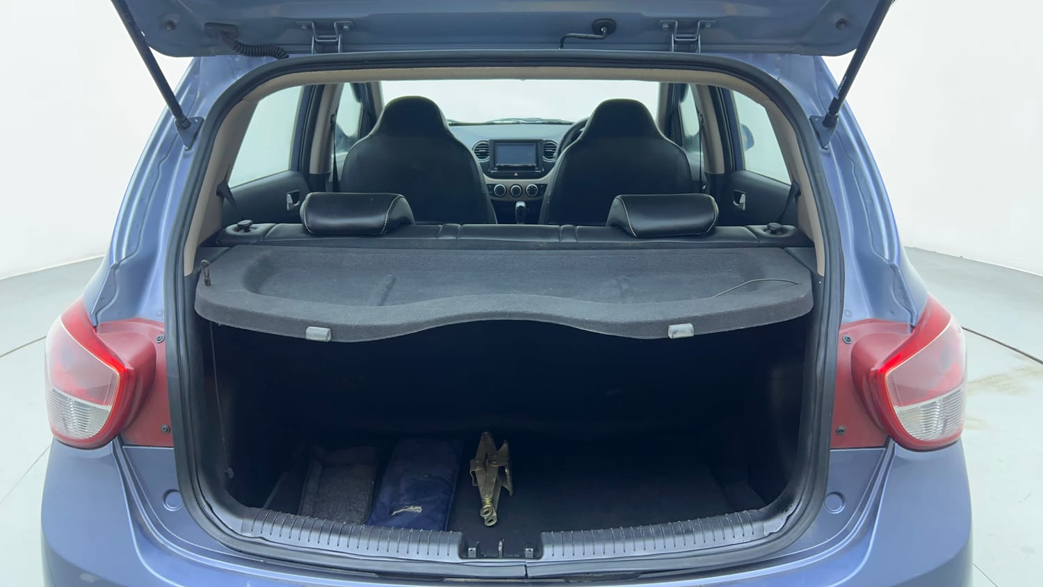 Used 2017 Hyundai Grand i10 Asta AT 1.2 Kappa VTVT (O) Petrol Automatic interior DICKY INSIDE VIEW