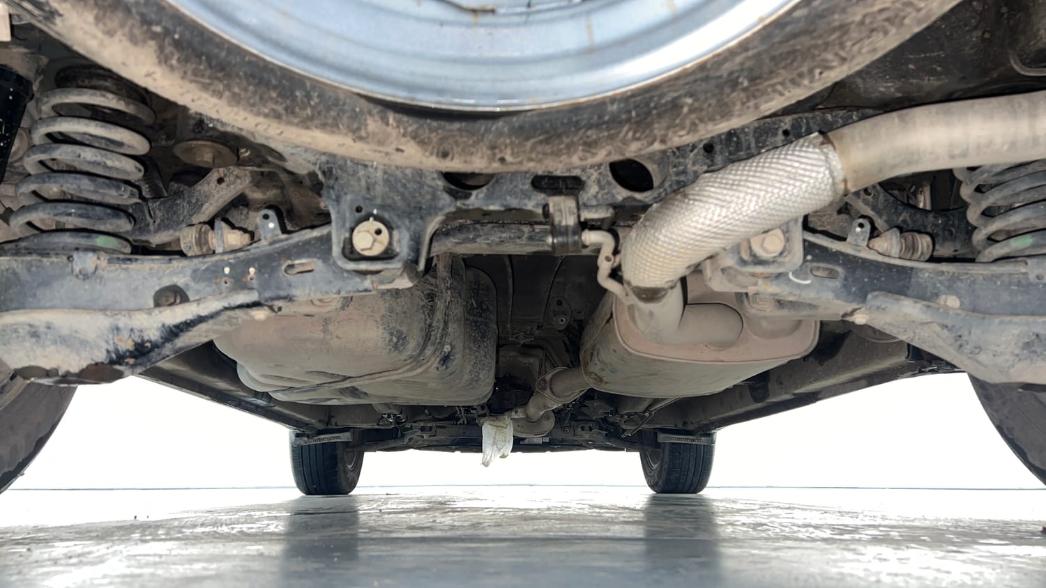 Used 2023 Mahindra XUV700 AX 3 Diesel MT 7 STR Diesel Manual extra REAR UNDERBODY VIEW (TAKEN FROM REAR)
