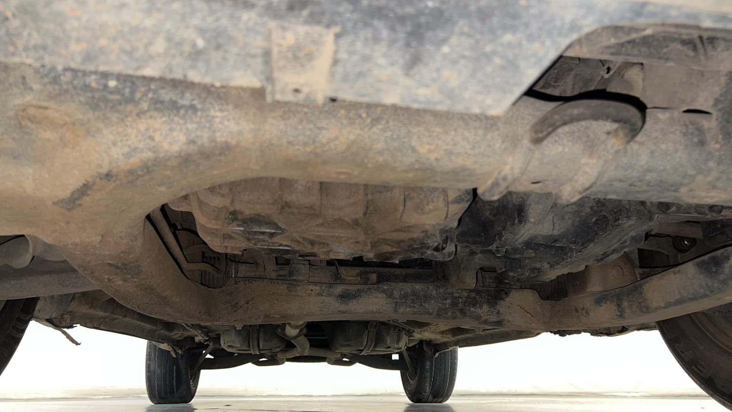 Used 2016 Mahindra XUV500 W10 AT Diesel Automatic extra FRONT LEFT UNDERBODY VIEW