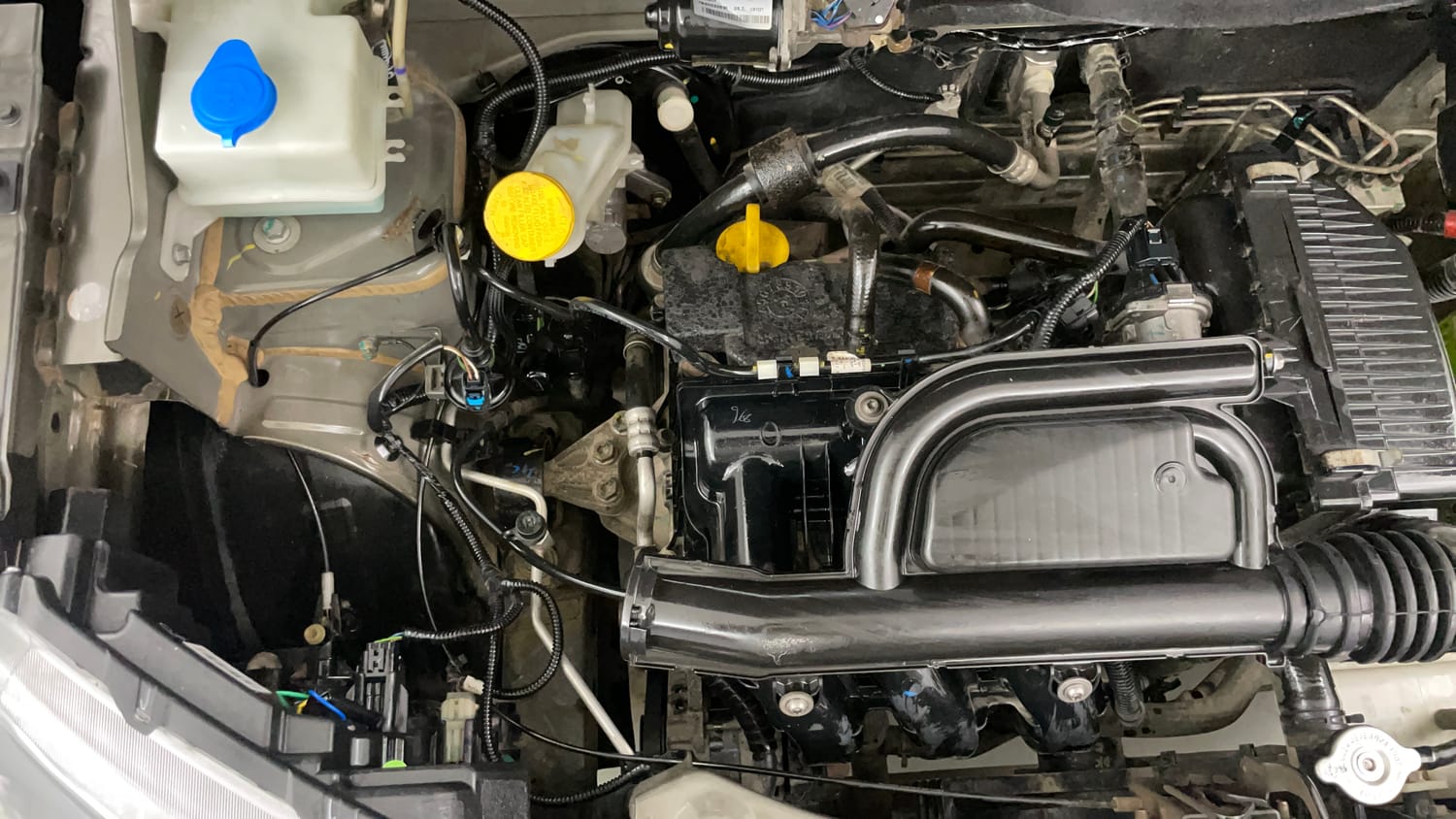 Used 2021 Renault Kwid RXT 1.0 AMT (O) Petrol Automatic engine ENGINE RIGHT SIDE VIEW