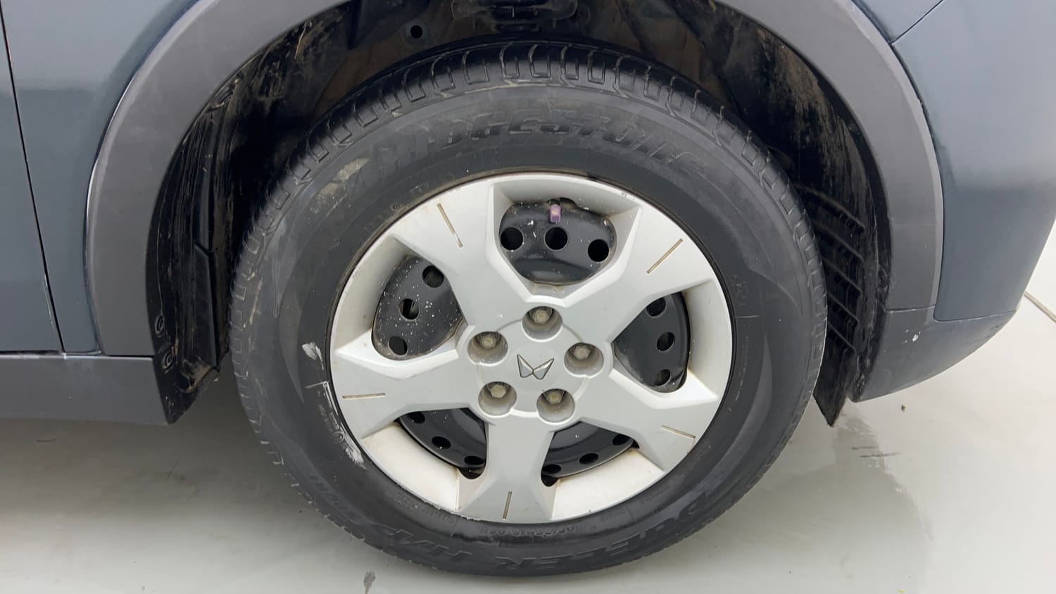 Used 2022 Mahindra XUV 300 W6 1.2 Petrol Petrol Manual tyres RIGHT FRONT TYRE RIM VIEW