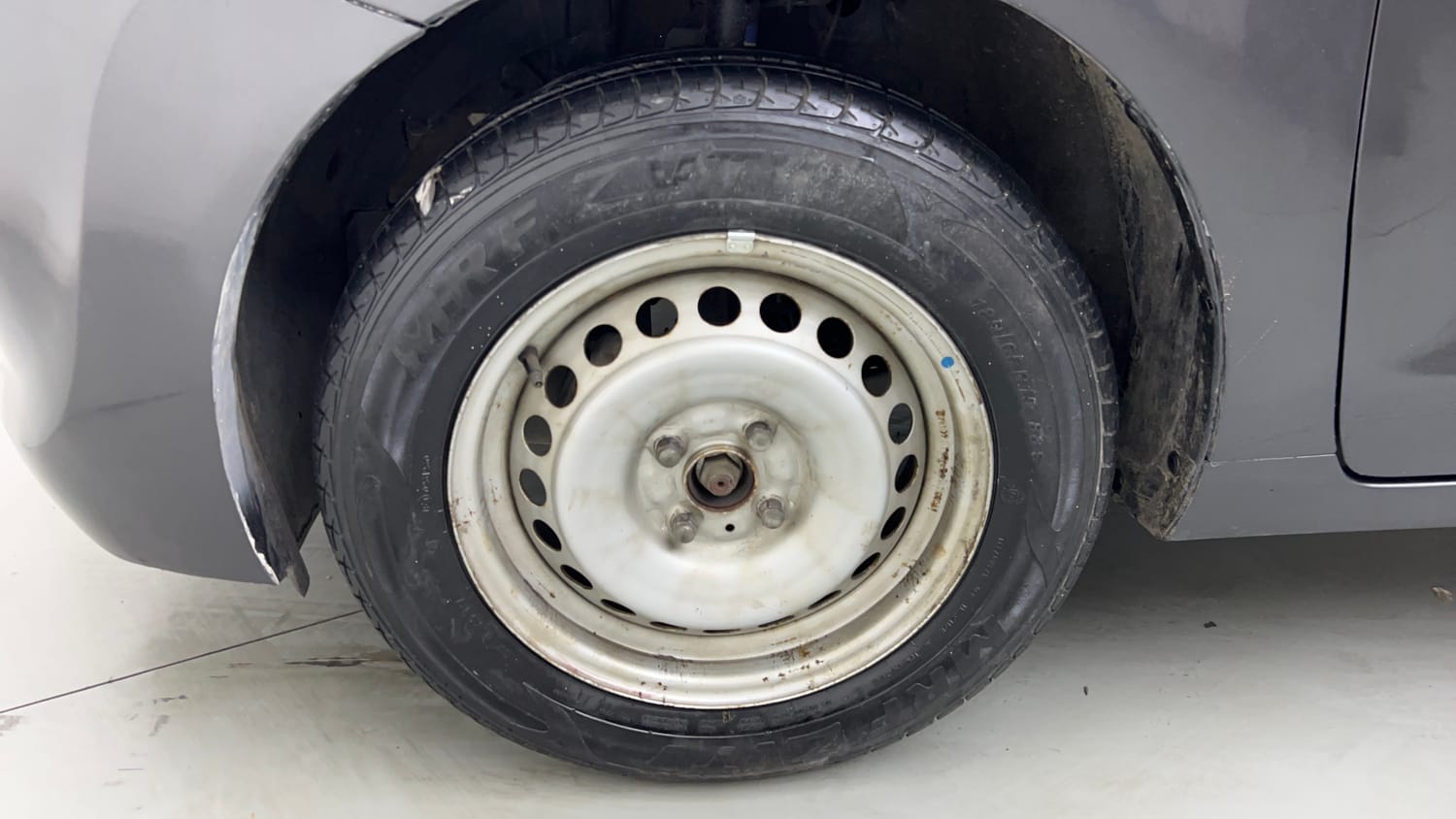 Used 2017 Maruti Suzuki Baleno Sigma 1.2 Petrol Manual tyres LEFT FRONT TYRE RIM VIEW