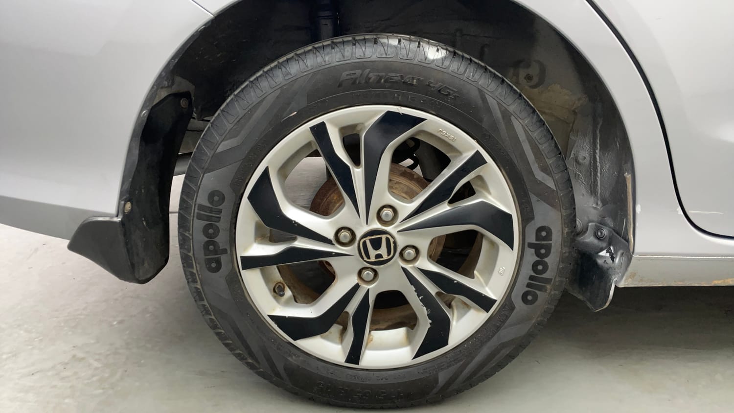 Used 2018 Honda Amaze 1.2 VX MT Petrol Petrol Manual tyres RIGHT REAR TYRE RIM VIEW
