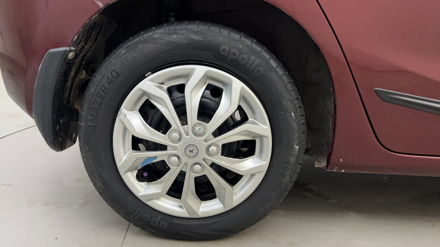 Used 2015 Honda Jazz SV Diesel Diesel Manual tyres RIGHT REAR TYRE RIM VIEW
