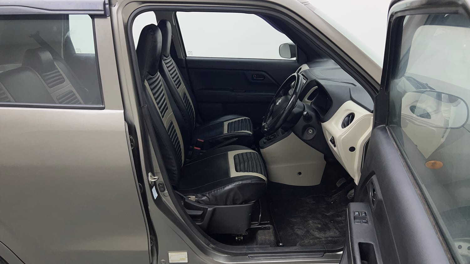 Used 2020 Maruti Suzuki Wagon R LXi 1.0 CNG Cng Manual interior RIGHT SIDE FRONT DOOR CABIN VIEW