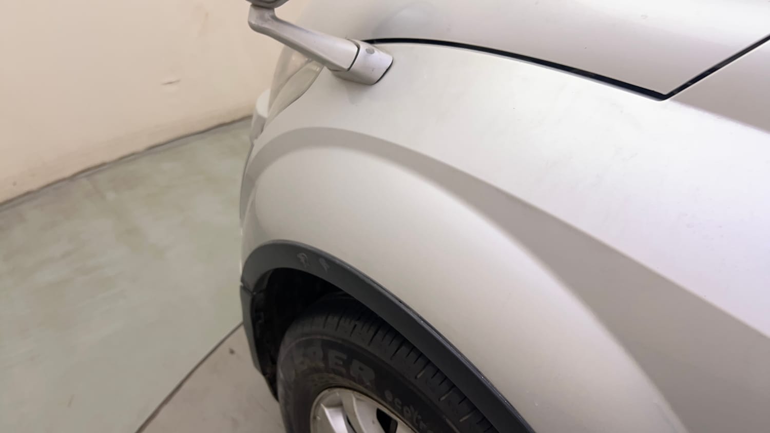Used 2016 Mahindra XUV500 W10 AT Diesel Automatic dents MINOR SCRATCH
