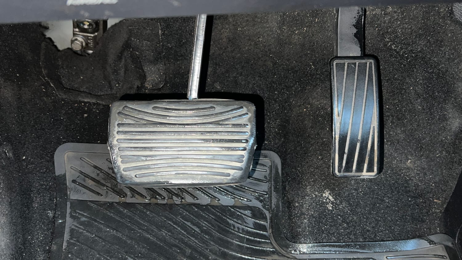 Used 2021 Mahindra XUV700 AX 7 Diesel AT Luxury Pack 7 STR Diesel Automatic interior PEDALS VIEW