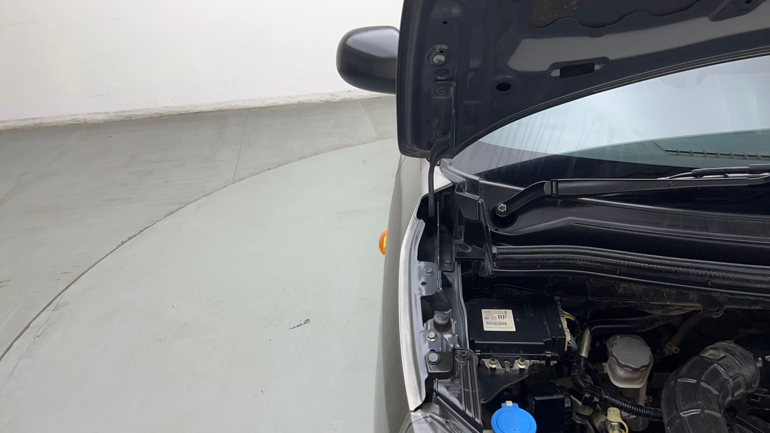 Used 2020 Maruti Suzuki Wagon R LXi 1.0 CNG Cng Manual engine ENGINE RIGHT SIDE HINGE & APRON VIEW