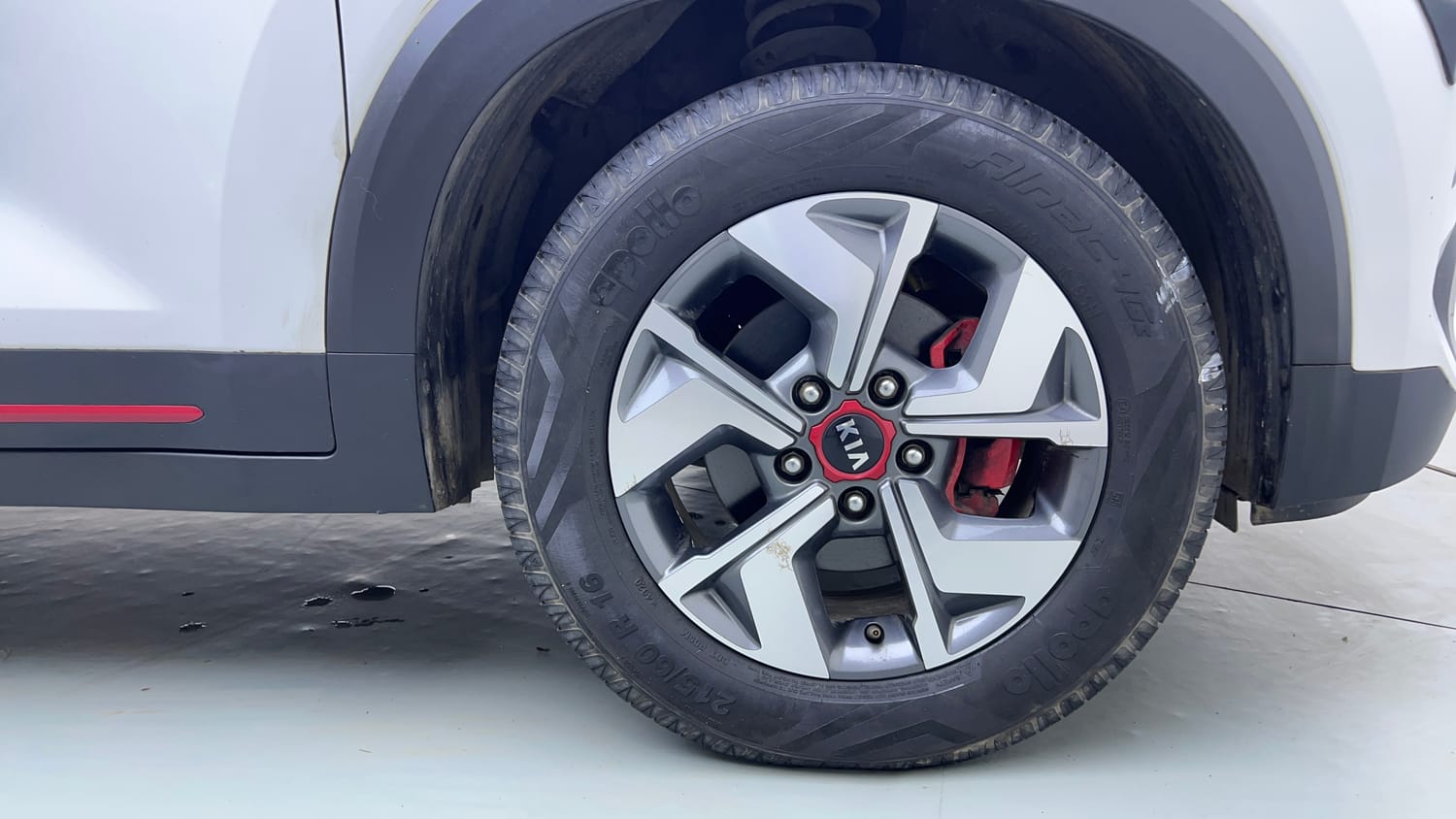 Used 2020 Kia Sonet GTX Plus 1.5 Diesel Manual tyres RIGHT FRONT TYRE RIM VIEW