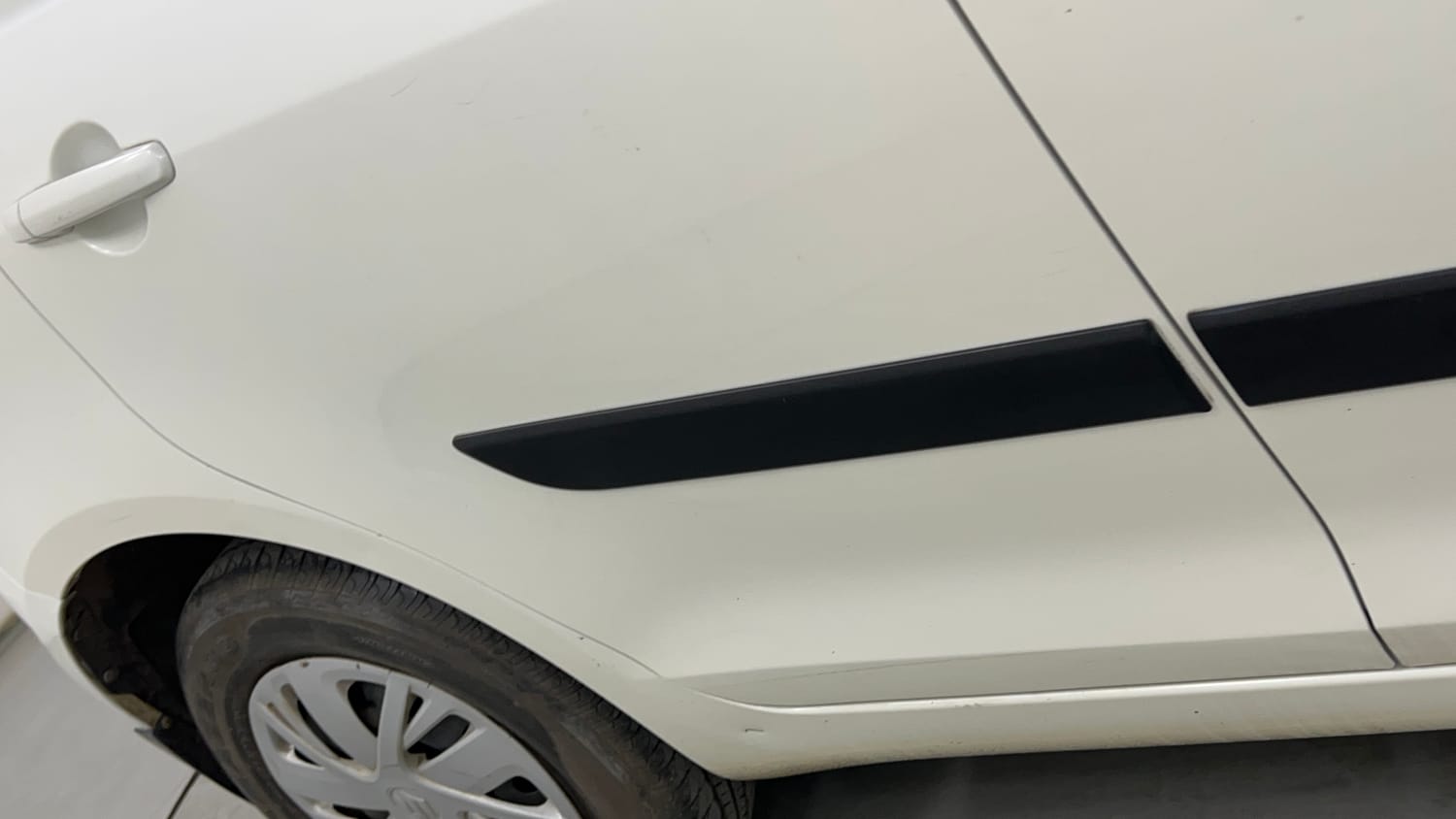 Used 2015 Maruti Suzuki Swift VXi Petrol Manual dents MINOR SCRATCH