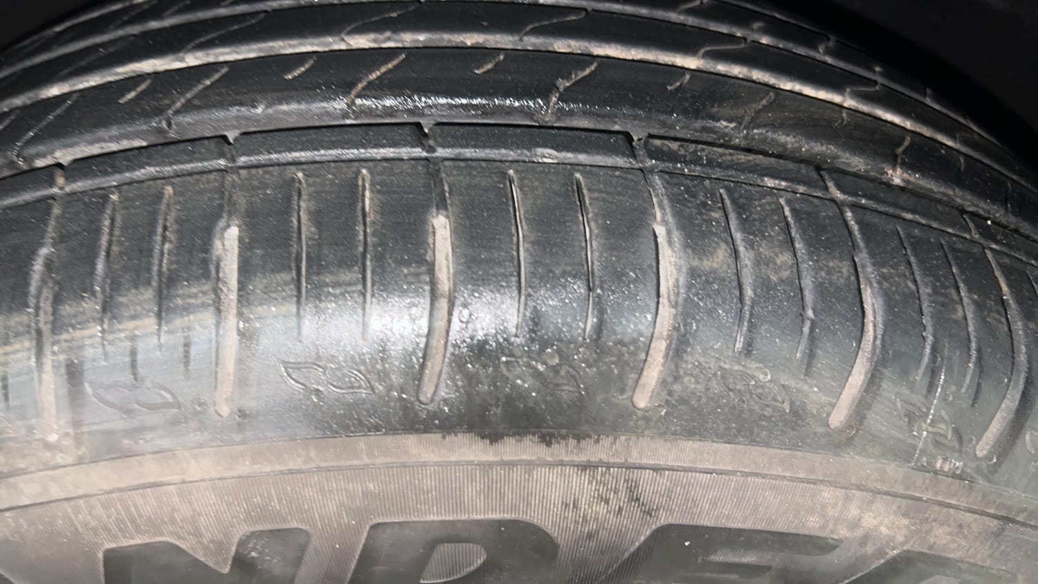 Used 2025 Mahindra XUV700 AX5 Diesel AT 7 STR Diesel Automatic tyres RIGHT FRONT TYRE TREAD VIEW