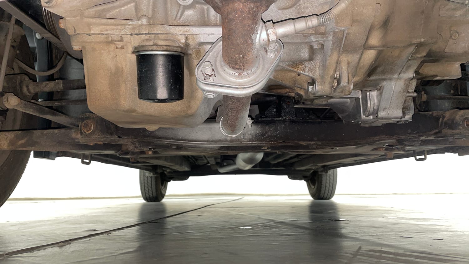 Used 2015 Maruti Suzuki Ritz Vxi BS-IV Petrol Manual extra FRONT LEFT UNDERBODY VIEW