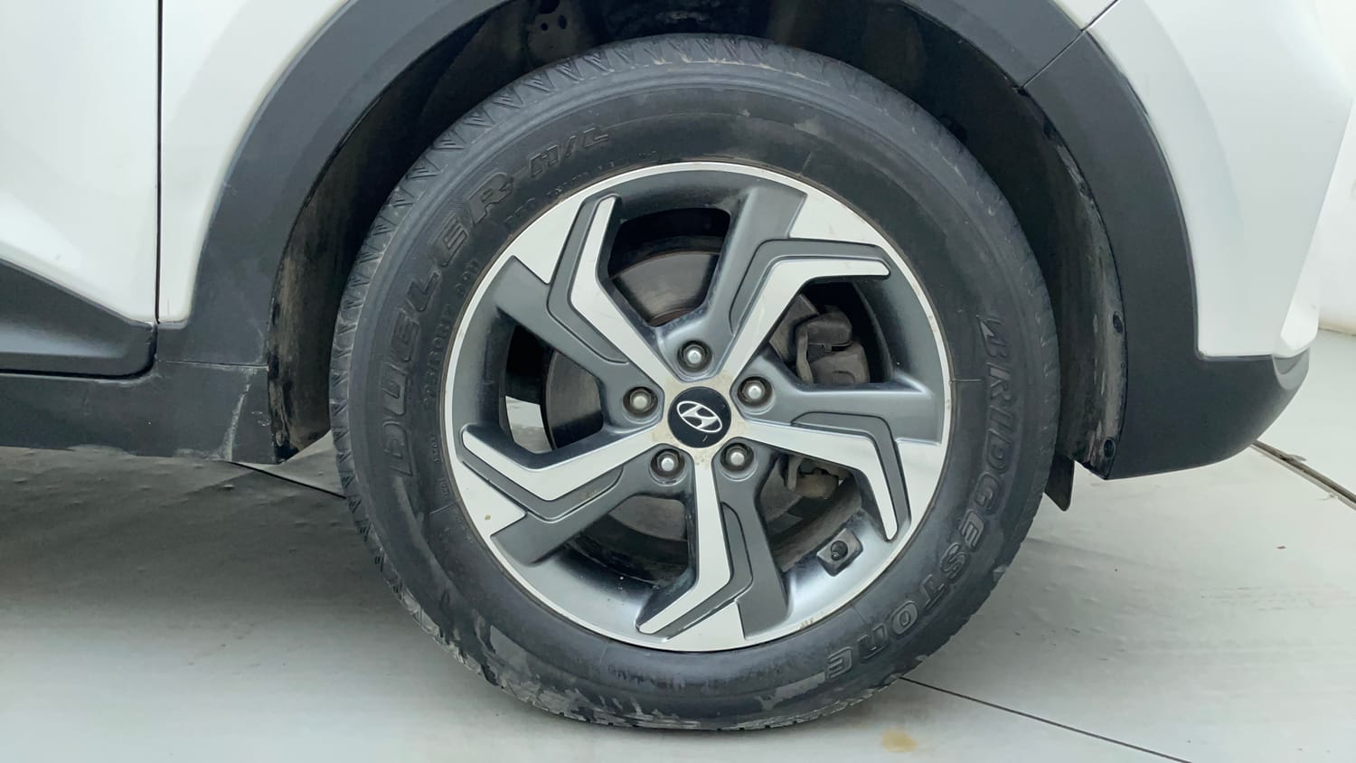 Used 2018 Hyundai Creta SX 1.6 AT CRDi Diesel Automatic tyres RIGHT FRONT TYRE RIM VIEW
