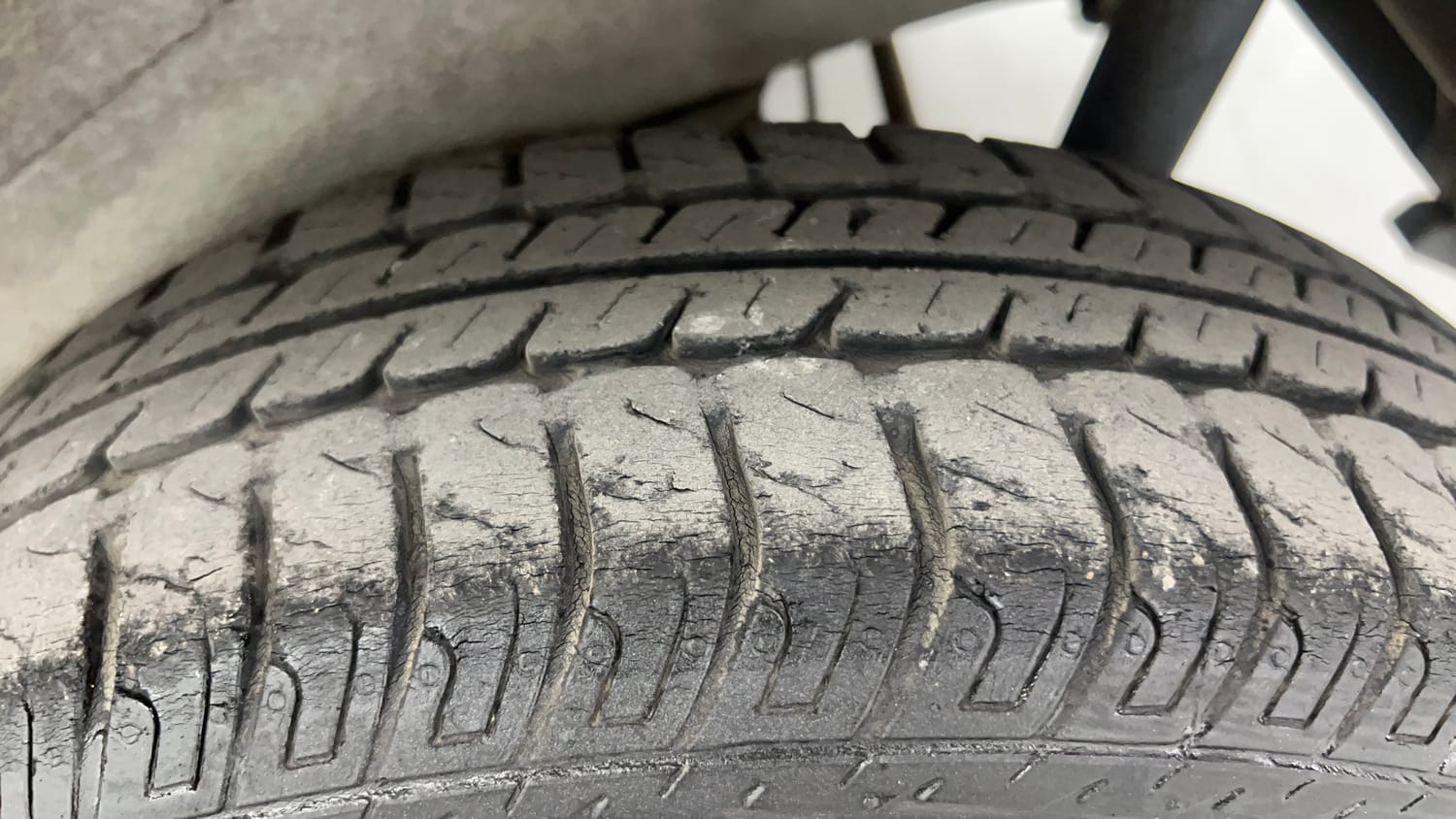 Used 2017 Maruti Suzuki Wagon R 1.0 VXI AMT Petrol Automatic tyres LEFT REAR TYRE TREAD VIEW
