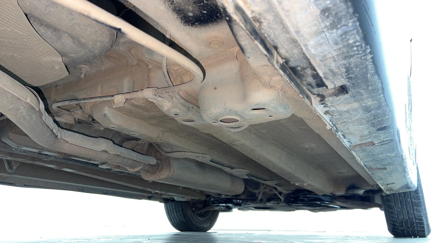 Used 2022 Mahindra XUV 300 W6 1.2 Petrol Petrol Manual extra REAR RIGHT UNDERBODY VIEW