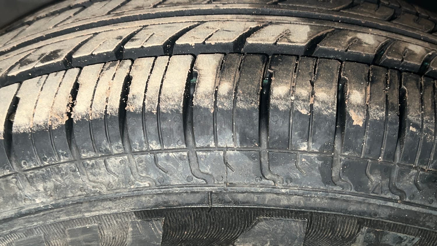 Used 2015 Maruti Suzuki Swift VXi Petrol Manual tyres LEFT FRONT TYRE TREAD VIEW