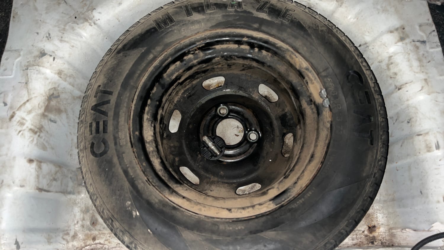 Used 2016 Datsun Redi-GO S Petrol Manual tyres SPARE TYRE VIEW