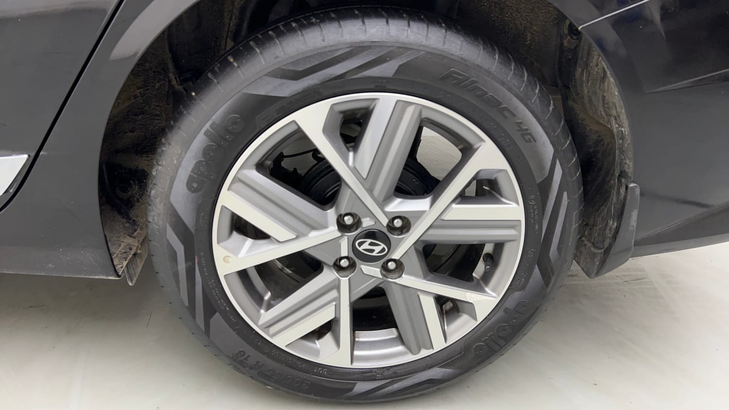 Used 2025 Hyundai Verna SX 1.5 Petrol IVT Petrol Automatic tyres LEFT REAR TYRE RIM VIEW