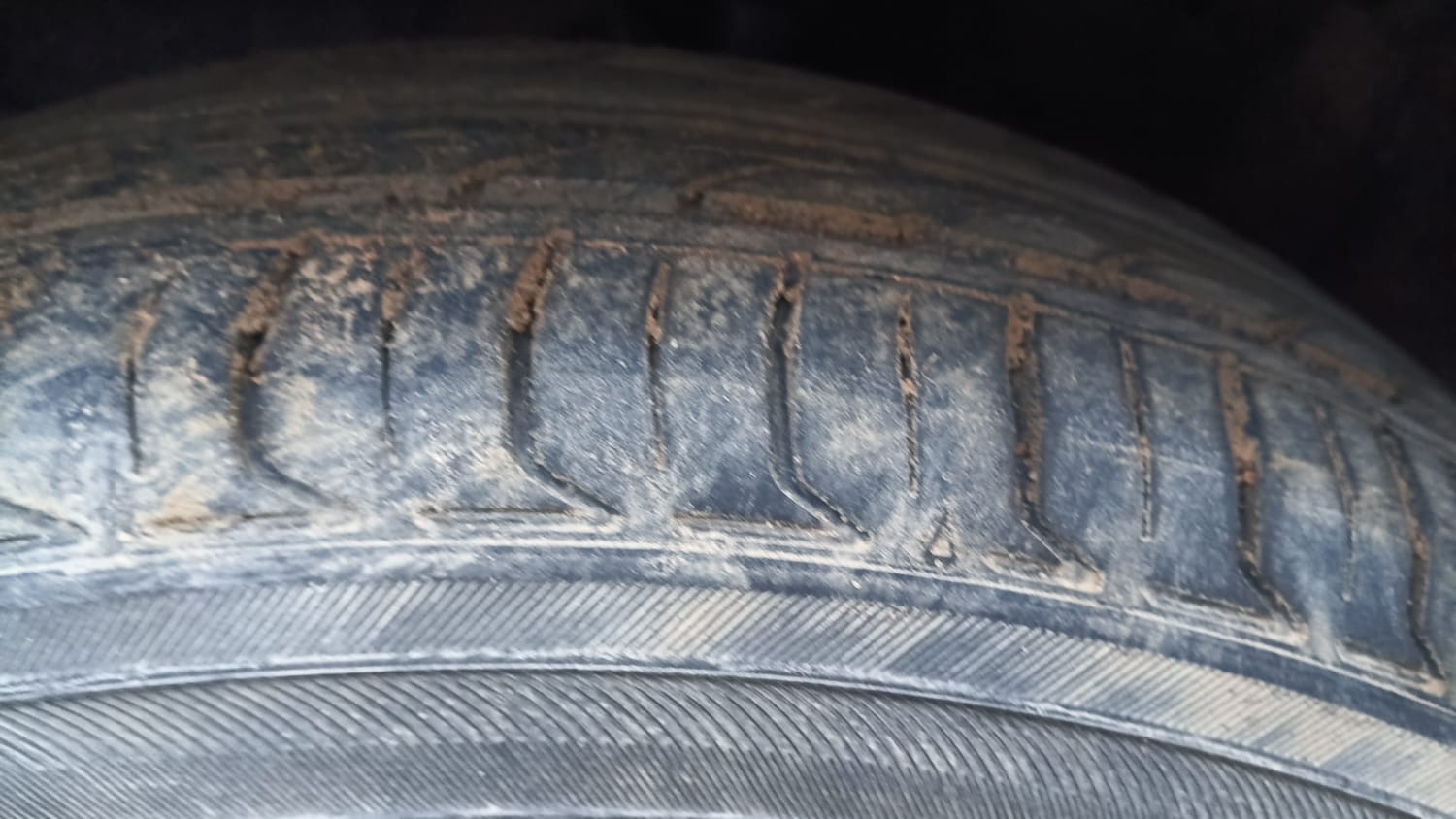 Used 2015 Honda City V Petrol Manual tyres LEFT FRONT TYRE TREAD VIEW