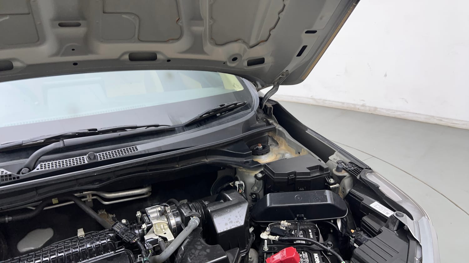 Used 2025 Honda Amaze VX 1.2 Petrol CVT Petrol Automatic engine ENGINE LEFT SIDE HINGE & APRON VIEW