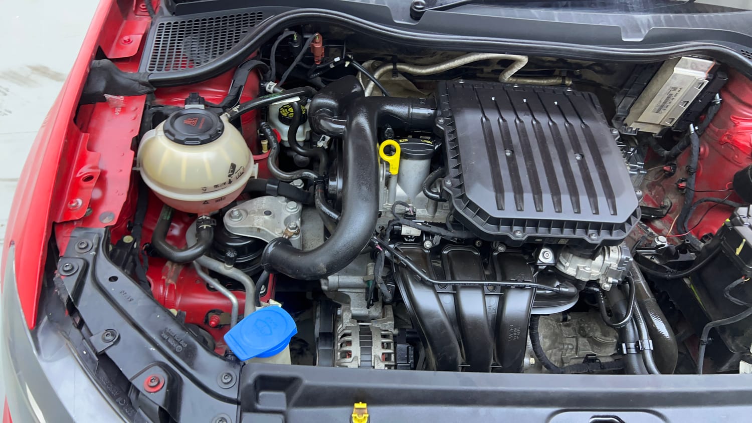 Used 2021 Volkswagen Polo Trendline 1.0L MPI Petrol Manual engine ENGINE RIGHT SIDE VIEW