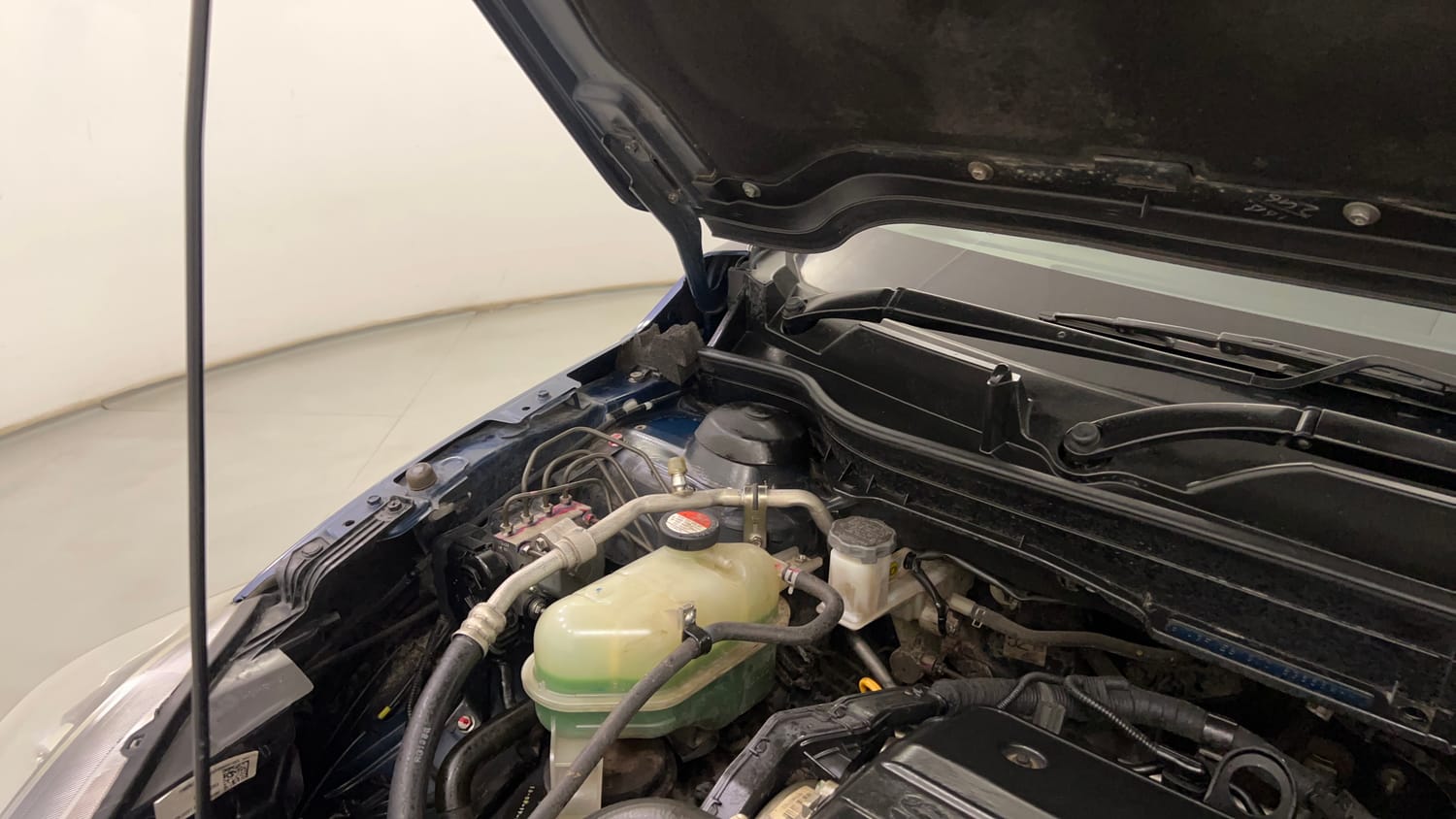 Used 2017 Maruti Suzuki S-Cross Alpha 1.3 Diesel Manual engine ENGINE RIGHT SIDE HINGE & APRON VIEW