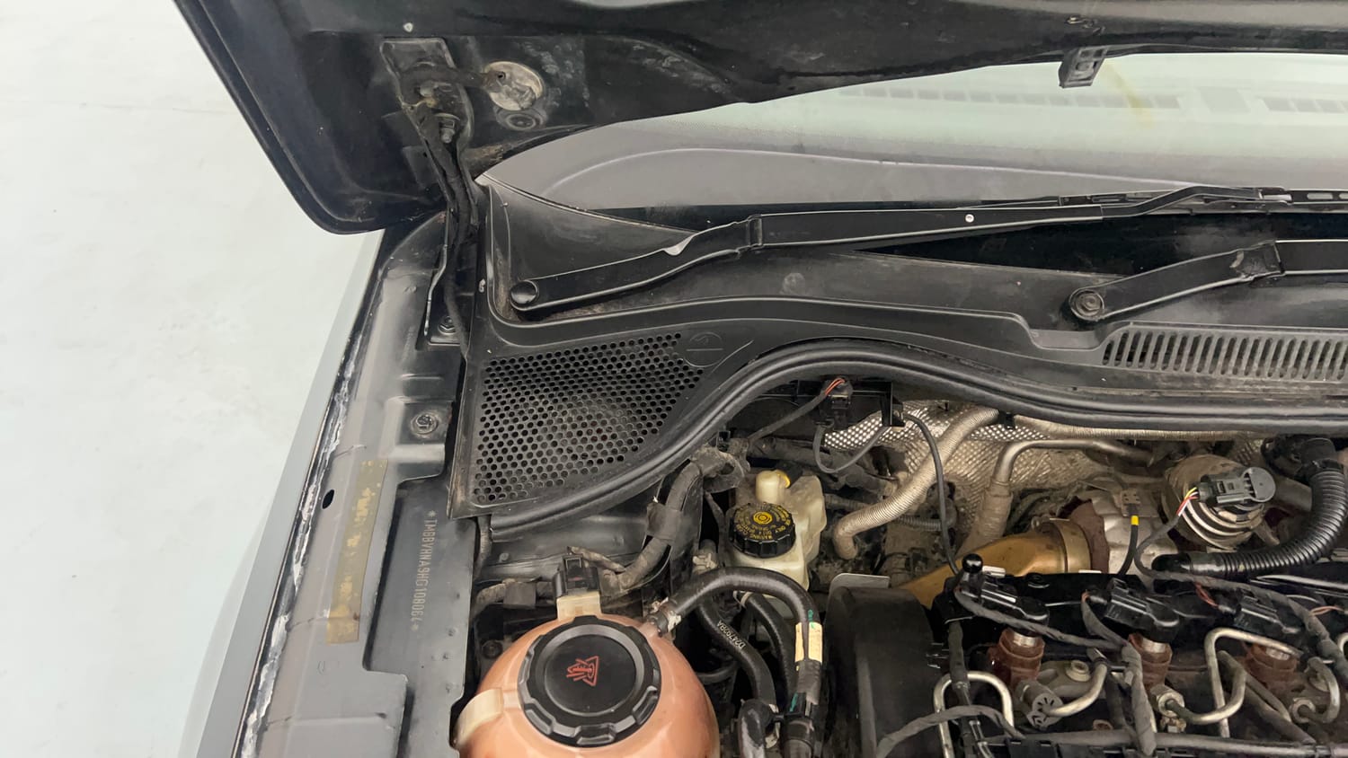 Used 2017 Skoda Rapid Ambition 1.5 TDI Diesel Manual engine ENGINE RIGHT SIDE HINGE & APRON VIEW